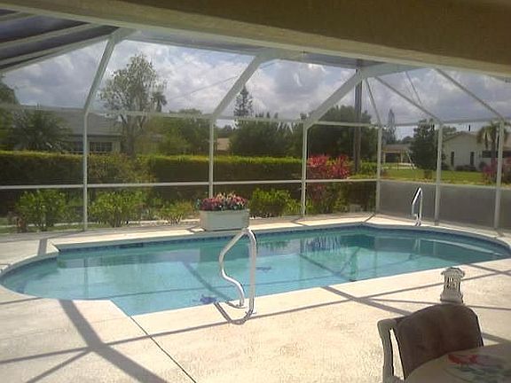 Oversized pool w/waterfall