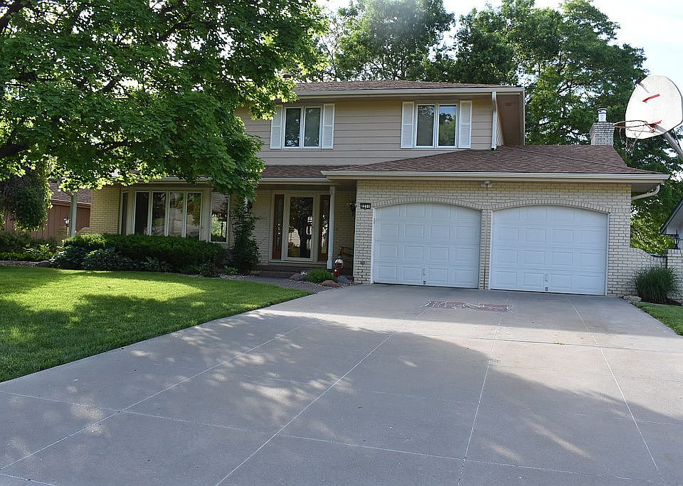 1st image of 2211 S 152nd St