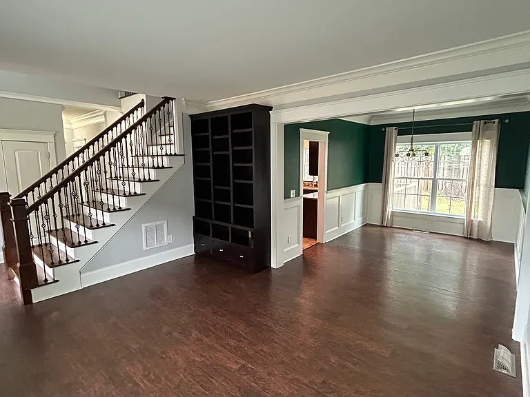 5428 Roxbury Dr — Photo 2