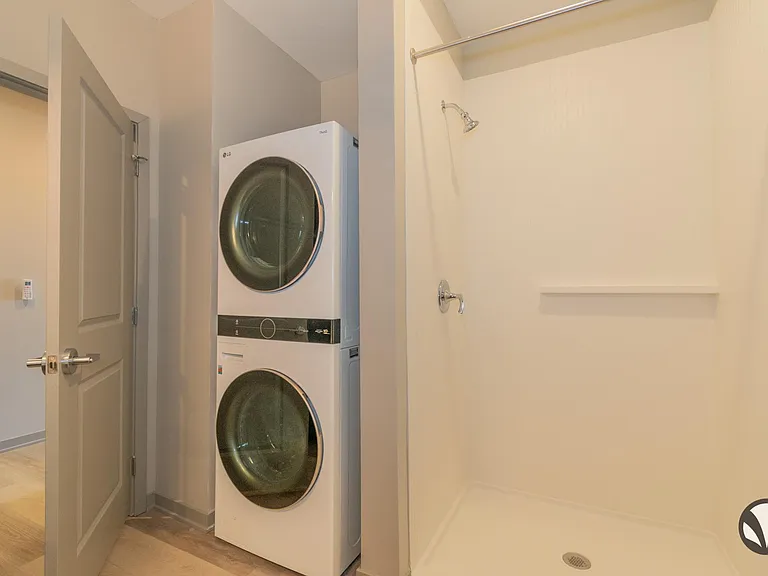 Chateau at Yankee Hill Apartments — Photo 24