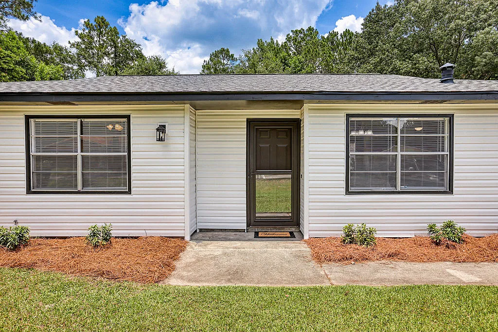 3 bed, 1130 sqft, $1,900 — Photo 4