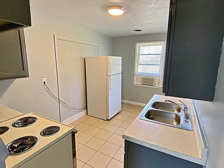 5648 Dorcas St — Photo 9