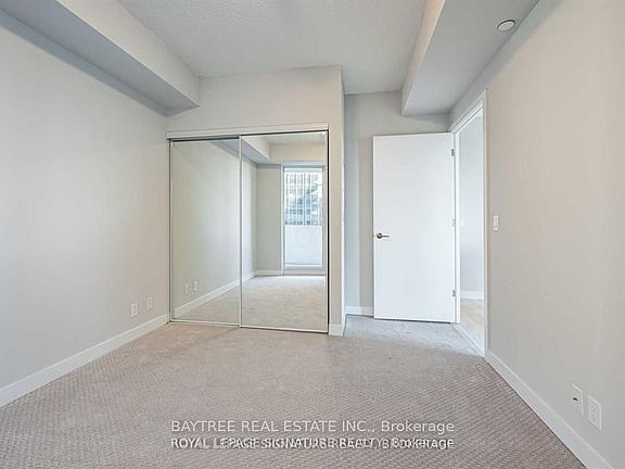 4th image of 2221 Yonge St #5107