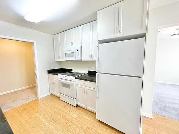 4th image of 405 12th Ave APT 202