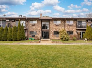 802 E Old Willow Rd APT 114, Prospect Heights, IL 60070