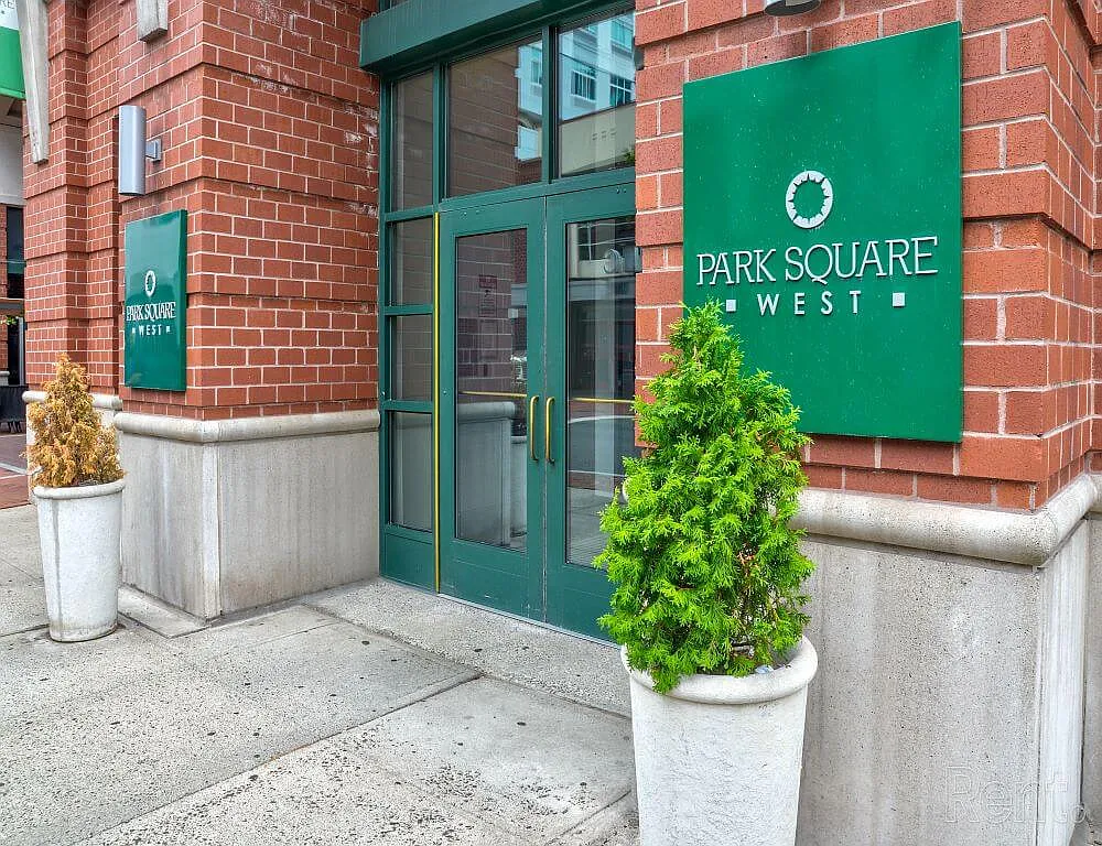 Park Square West — Photo 2