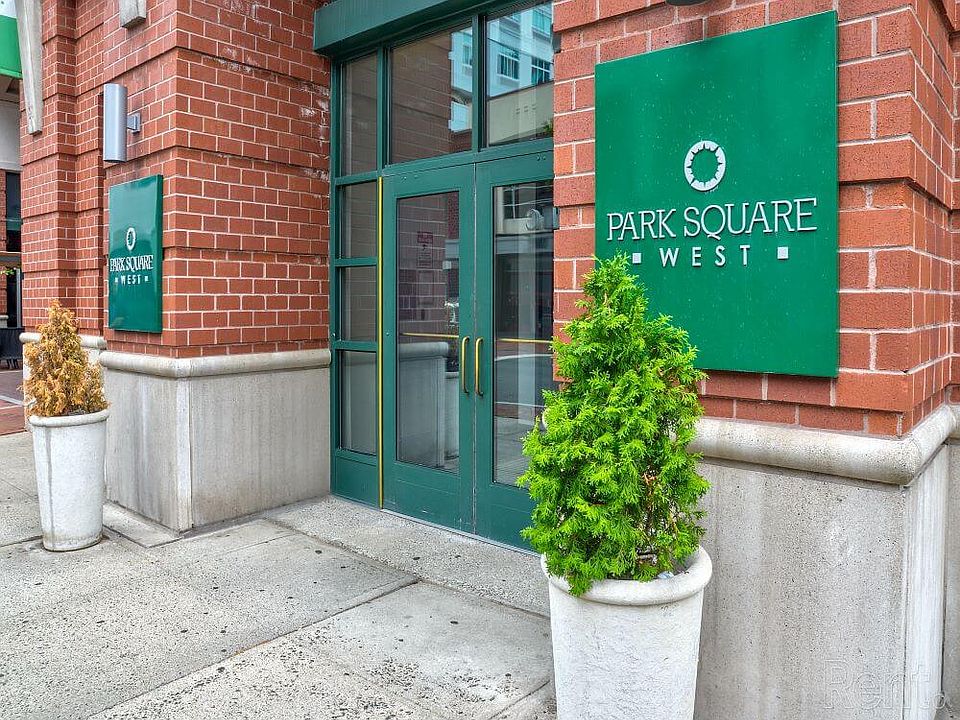 25296_03_hdp_parksquarewest_ext_sign2