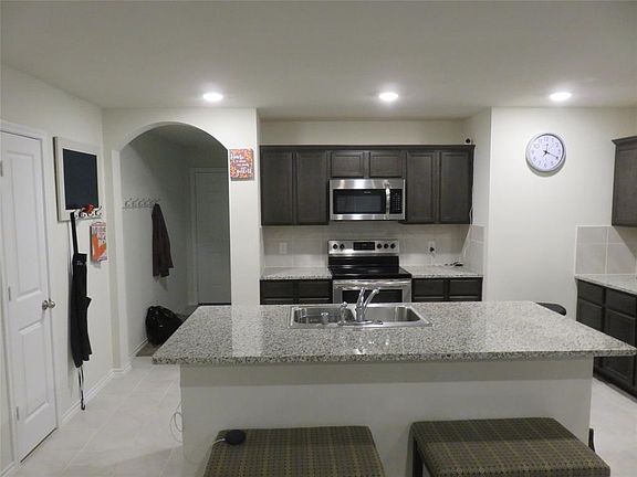 5th image of 1205 Meadow Creek Dr