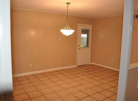 4th image of 1102 Williamsburg Dr