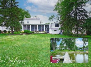 3 Lakeview Dr, Mundelein, IL 60060