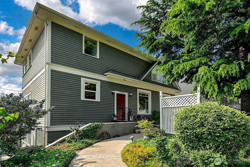 2nd image of 1225 9th Avenue W