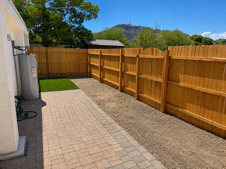 1132 E Brown St — Photo 15