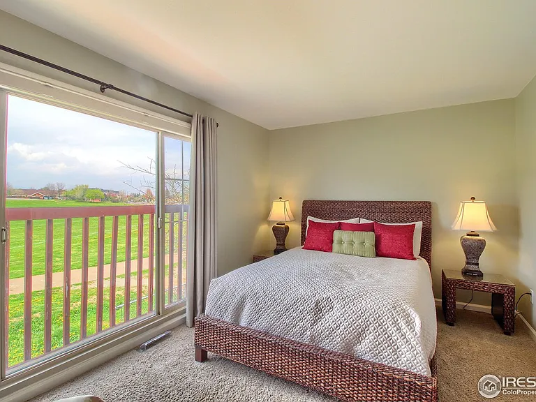 855 W Moorhead Cir — Photo 17