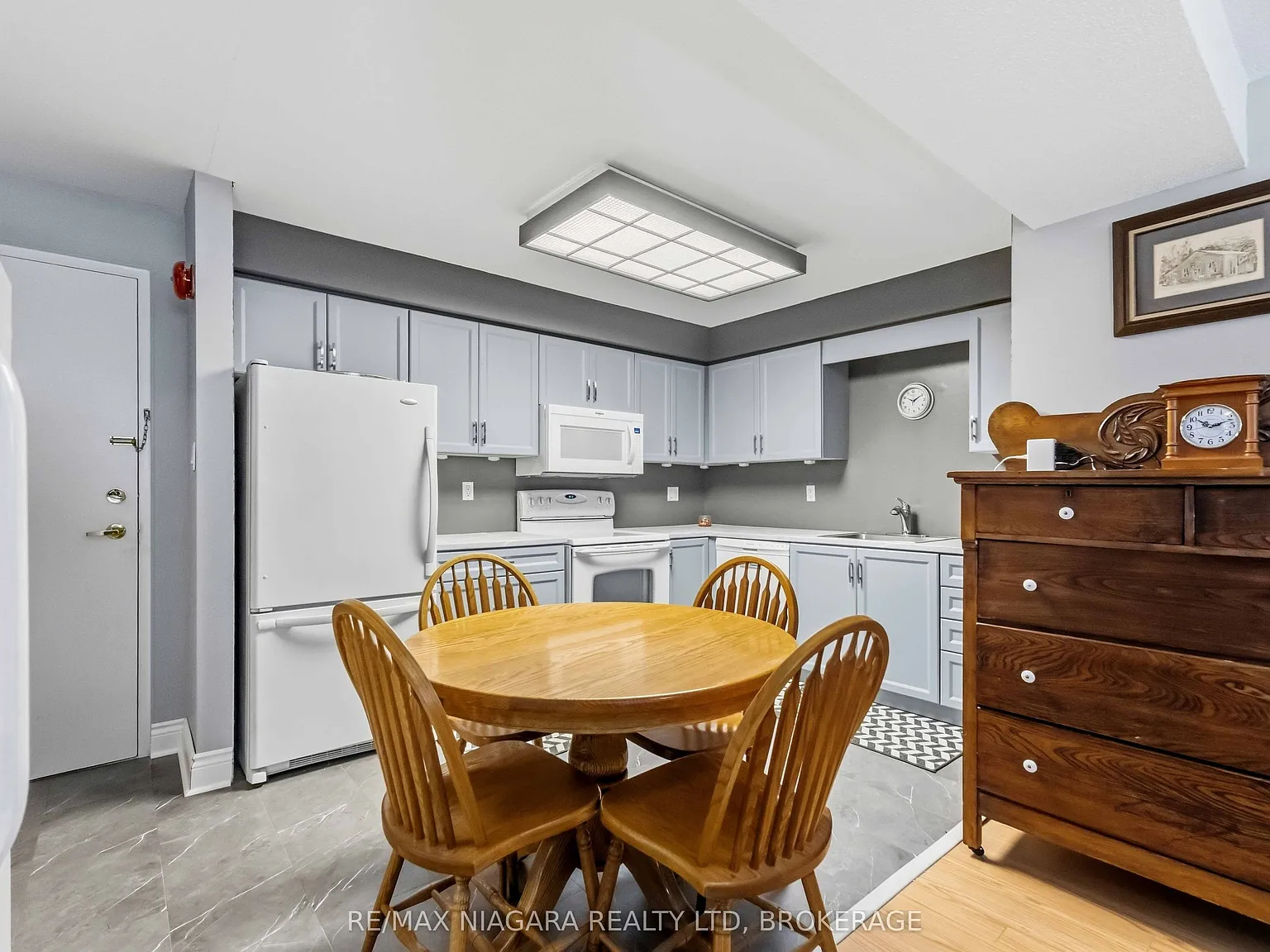 2 bed, $2,000 — Photo 3