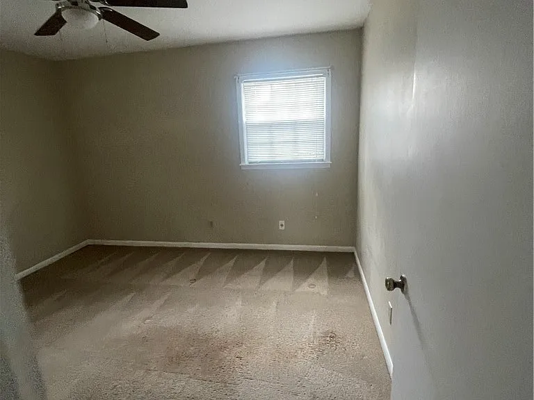 916 Bingham Dr — Photo 15