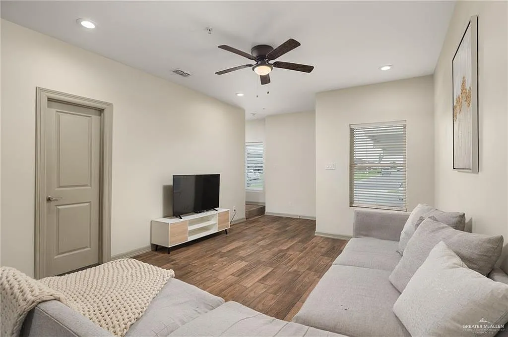 3 bed, 2.0 bath, 1364 sqft, $1,500 — Photo 3
