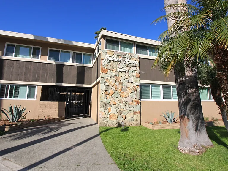 Melrose Manor Apartments - Riverside, CA — Photo 36
