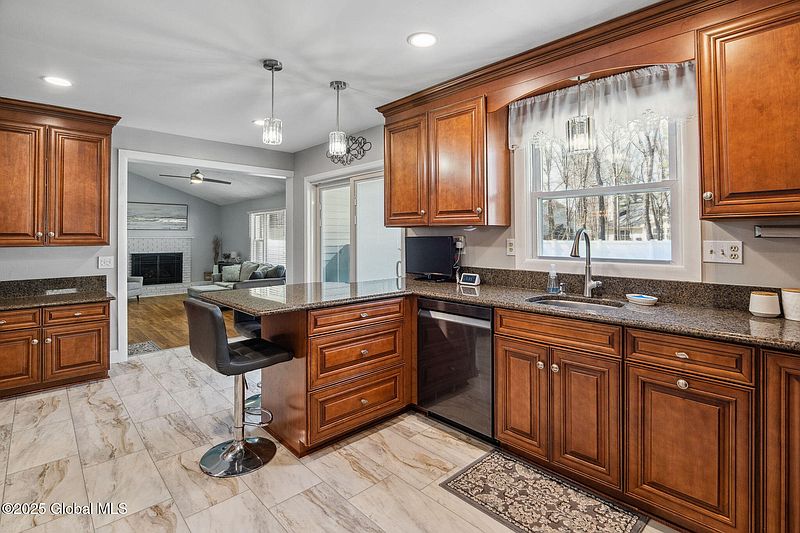 5th image of 5 Cherry Hills Court