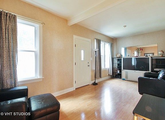 2nd image of 5024 W Winnemac Ave