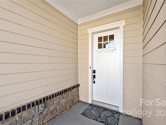 4th image of 6683 Loebner Dr