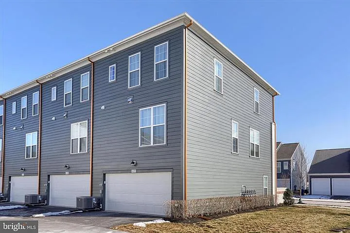 3122 Bullfinch Ln — Photo 30