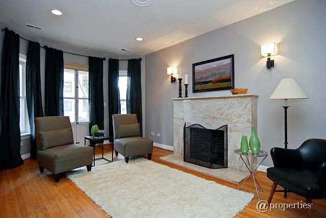 Building Photo - 940 W Belle Plaine Ave #1W