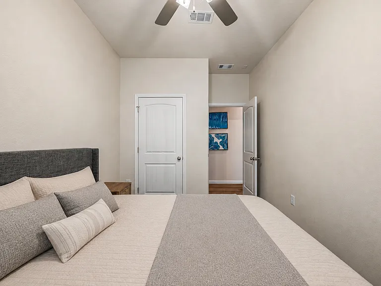 704 W Brainerd St — Photo 10