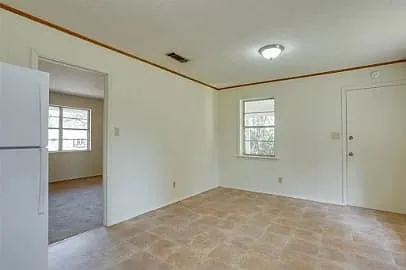 107 McClain St — Photo 5