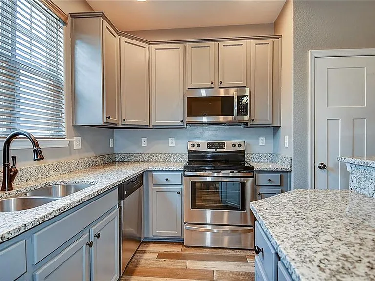 624 Foster Ln — Photo 11