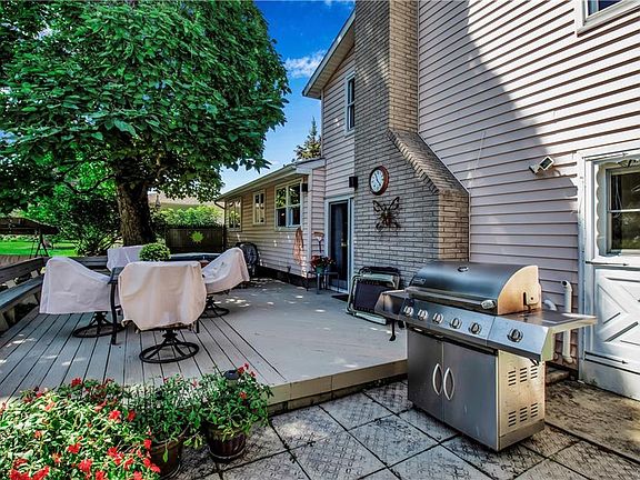 4th image of 39 Fieldstone Dr