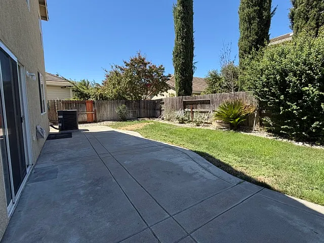 9640 Richlyn Way — Photo 24