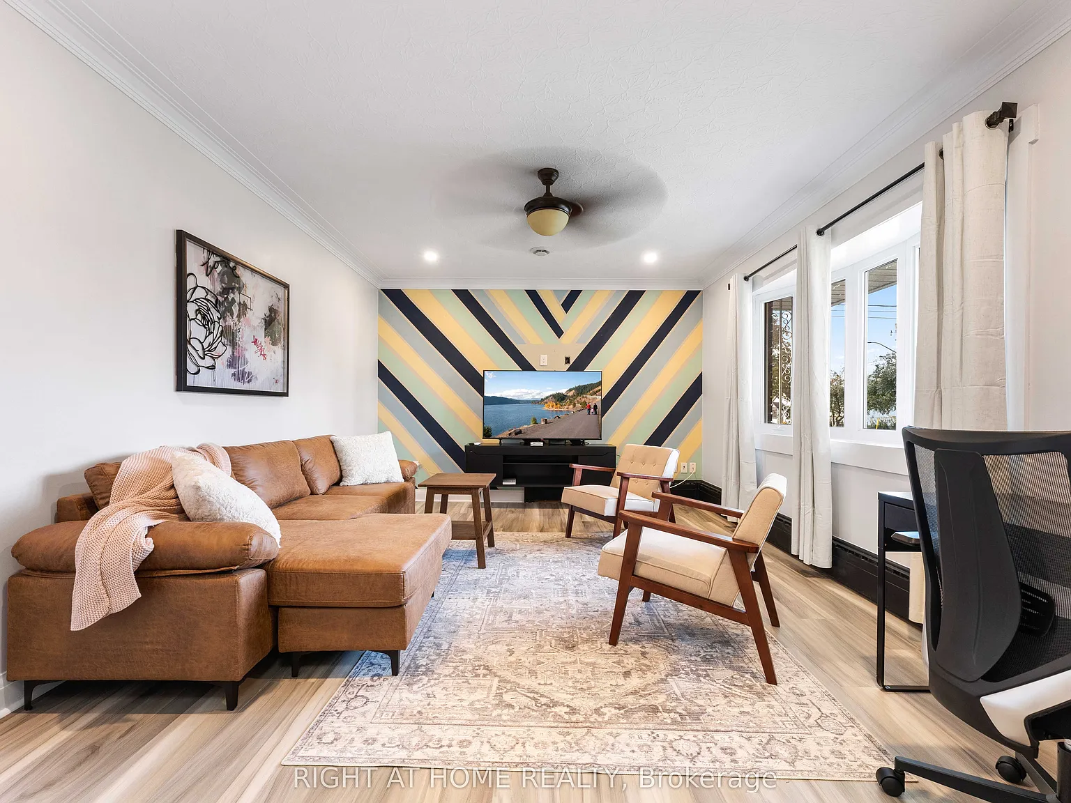 3 bed, $2,475 — Photo 2