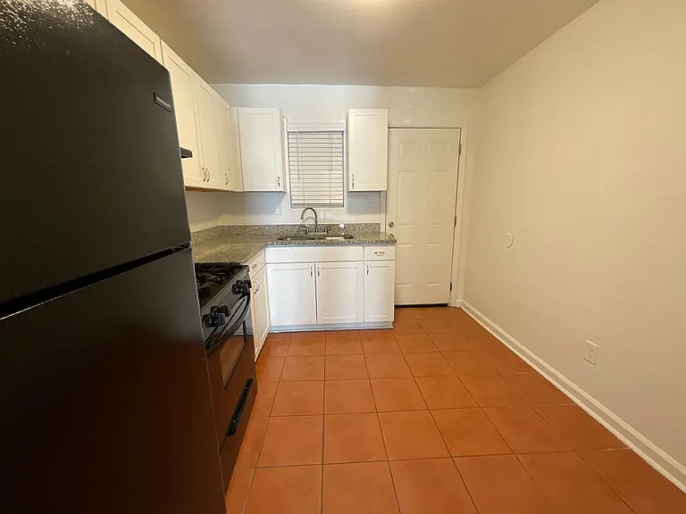 Willow Creek Apartments — Photo 6