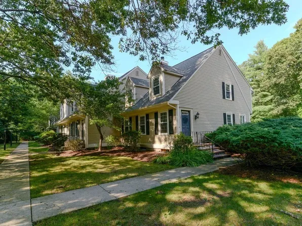 17 Morgan Ln #17, Norton, MA 02766
