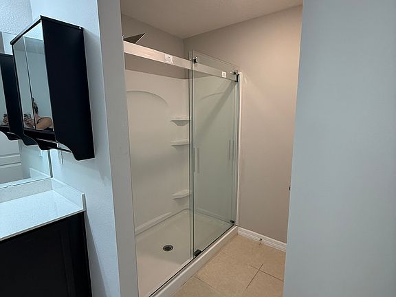 3rd image of 310 Begonia Ct