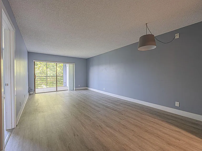 9440 SW 8th St #417 — Photo 5