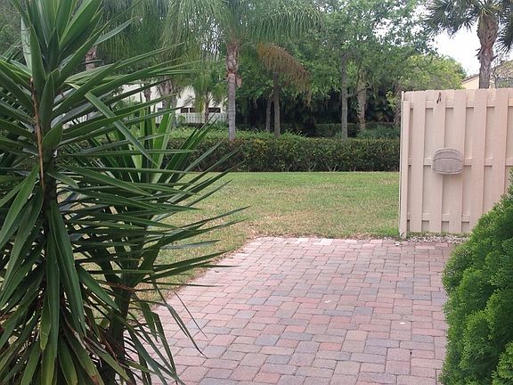 3rd image of 4521 Lake Lucerne Cir