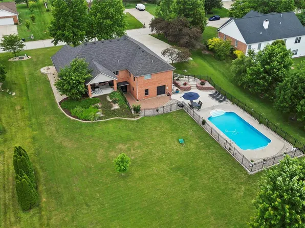 9328 Christopher Lake Dr, Columbia, IL 62236