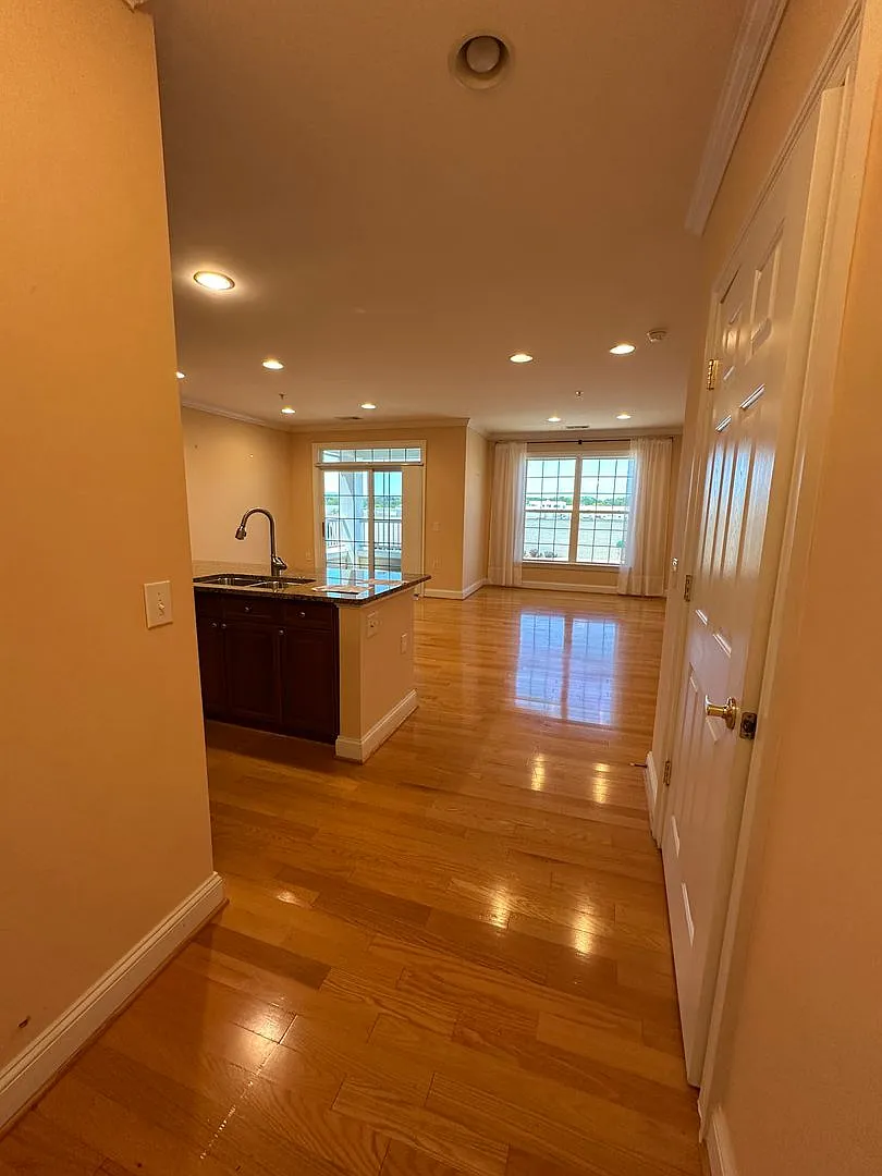 Glenwood Station Condo — Photo 2