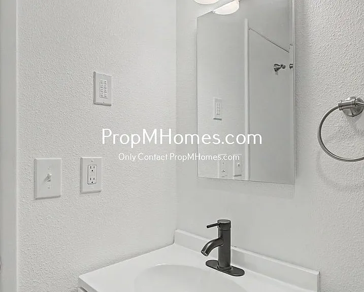 7032 N Burlington Ave — Photo 13
