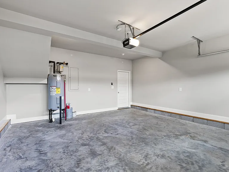 232 Franklin St — Photo 39