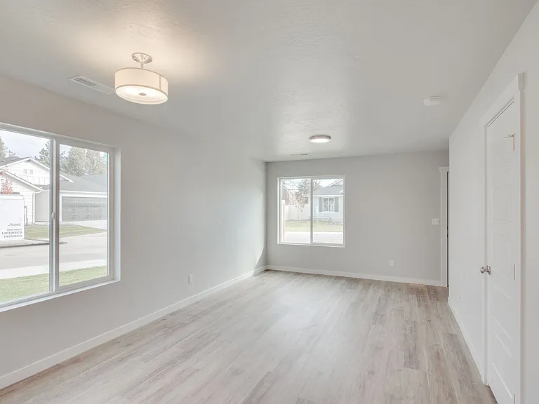 1664 S Sunseeker Ln — Photo 5