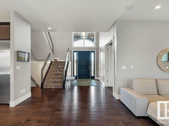4th image of 7 Lacroix Close