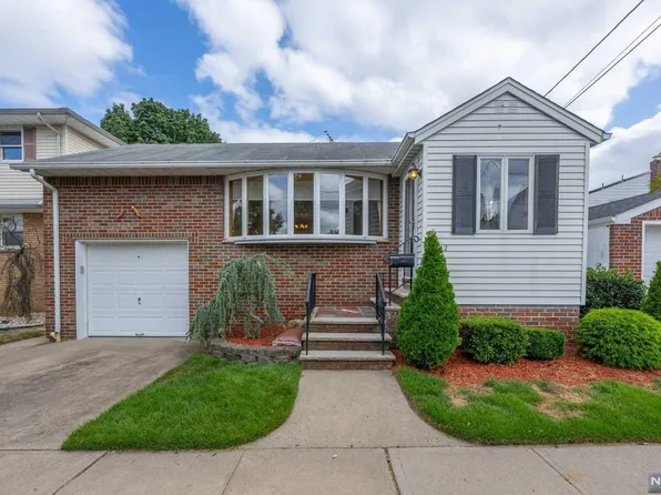 442 Green Ave, Lyndhurst, NJ 07071