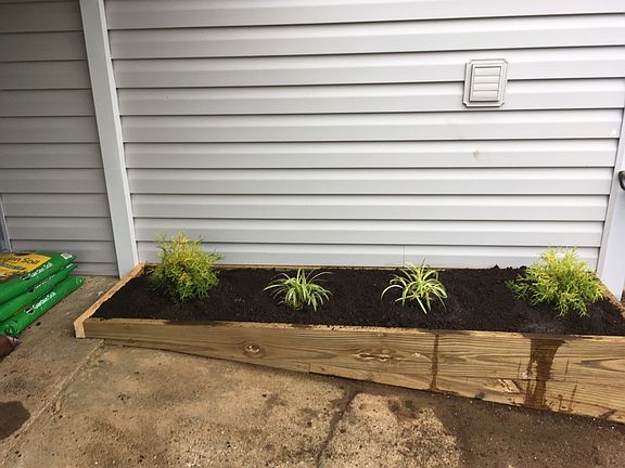 RAISED PLANTING BED