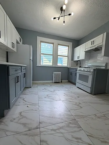 100 Smith St #3 Photo 1