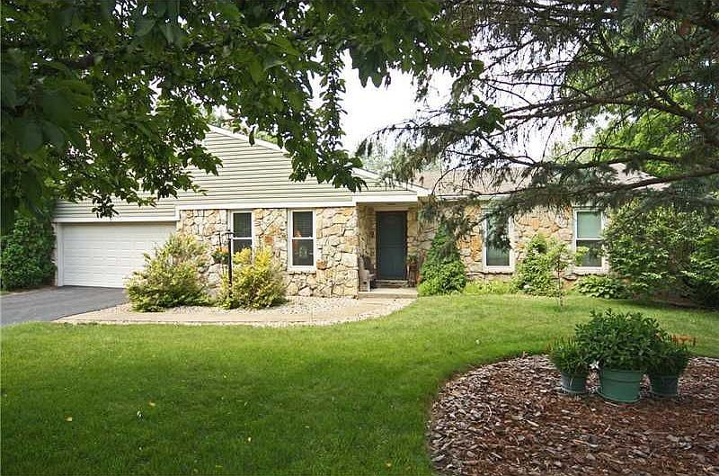 1st image of 133 Maplewood Dr