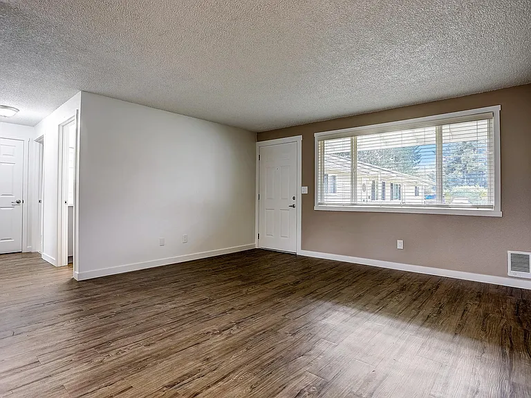 Tall Tree Manor — Photo 30