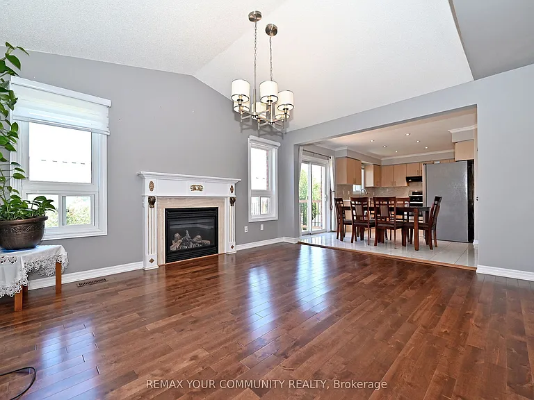 73 Laurendale Ave — Photo 11