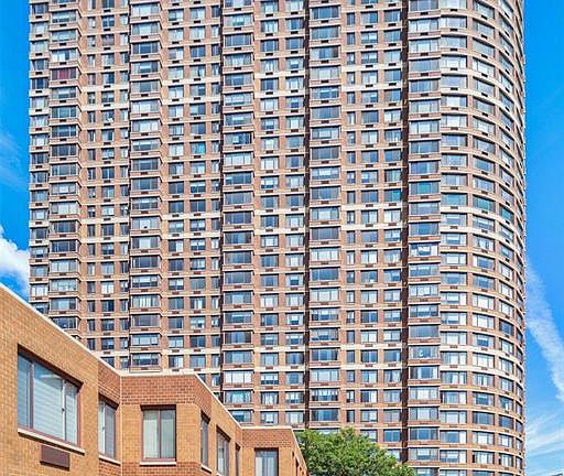 3rd image of 100 Old Palisade Rd APT Pl16